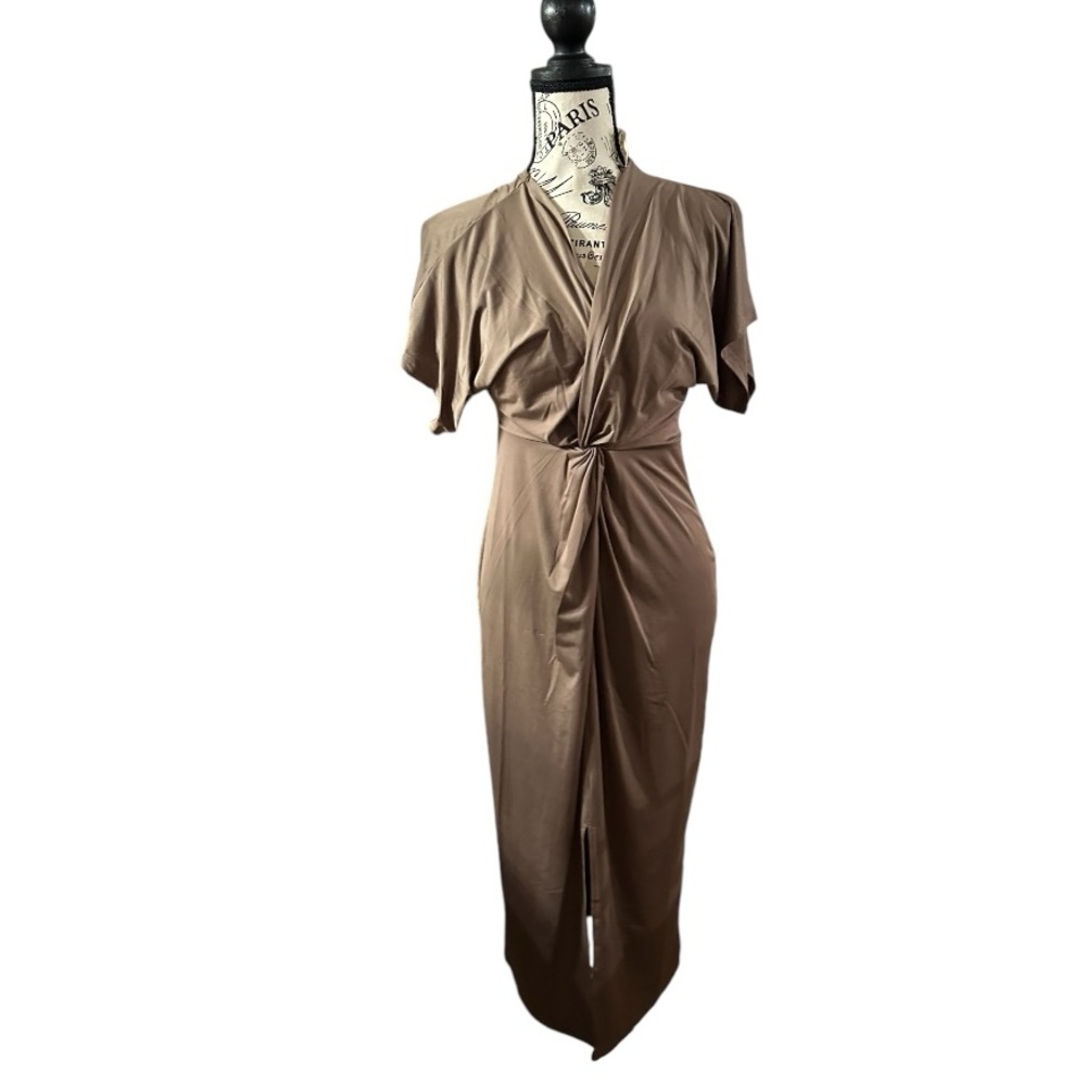 Hem & Thread NWT Size Small adorable silky midi form fitting poly/spandex dress